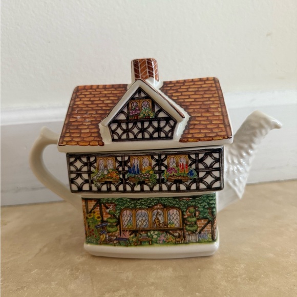 Sadler House Ivy English Country House Teapot - Picture 6 of 8
